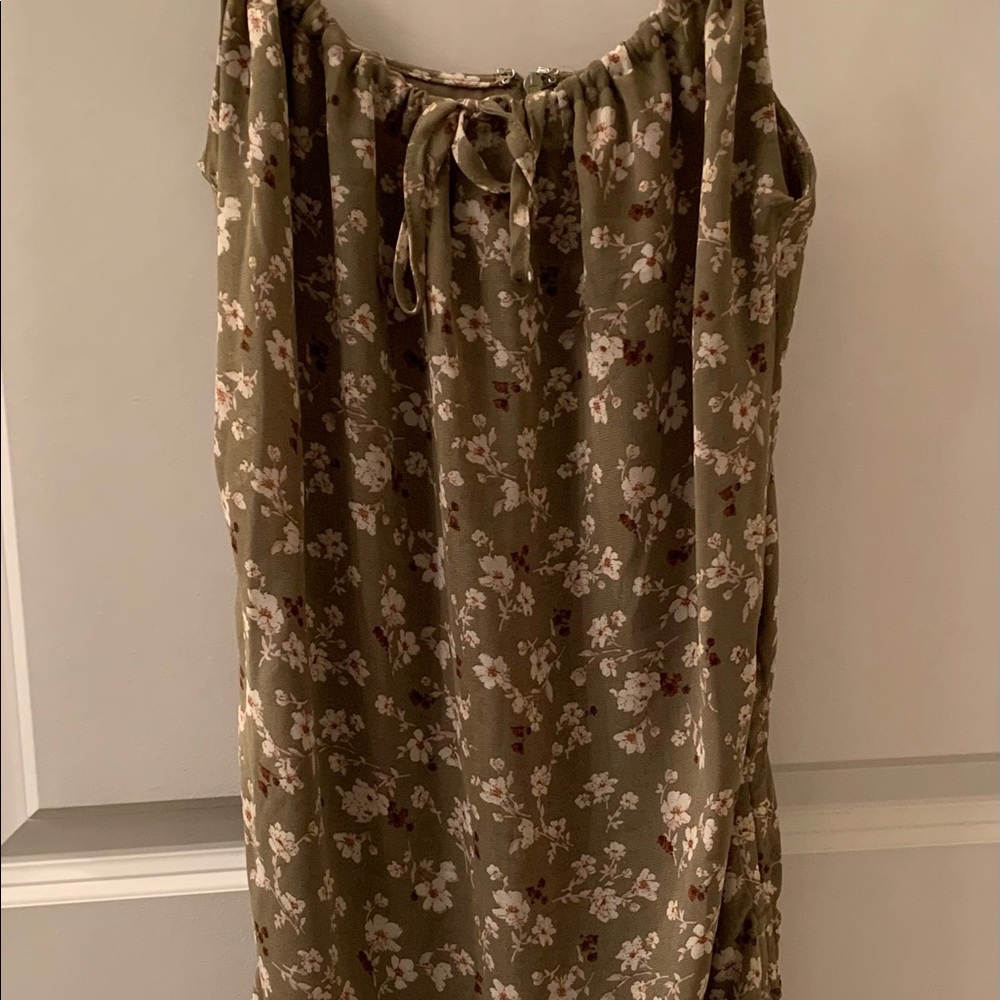 Forever 21 Sage Green Floral Size Small Dress